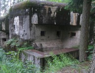 Pěchotní srub STM 52 obora, kousek od Branné, vybetonovaný v září 1938, nebyly osazeny pancéřové zvony, střílny pro těžké kulomety vpravo a vlevo byly osazeny, objekt tedy mohl být částečně bojeschopný. Objekt je silně poškozen – německá armáda wermacht na něm prováděla pokusy. Smutná připomínka dávné snahy udržet svobodu Československé republiky proti válečné agresi nacistického Německa. (50°10'10.143