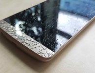 Na internetu se ceny výměny předního skla pohybovali kolem 3500 Kč.