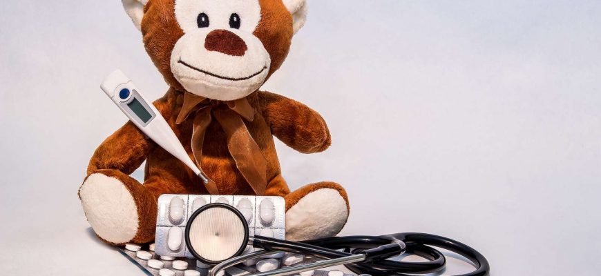 Při dlouhodobém pobytu v zahraničí si musíte v ČR platit zdravotní pojištění nebo doložit, že jste si ho platili v zahraničí.